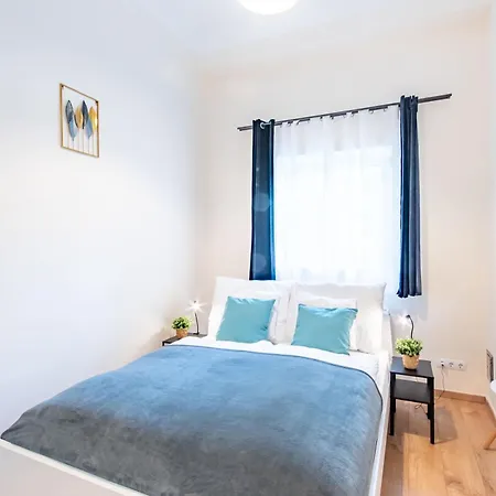 Apartment Central- Quiet - Comfy *