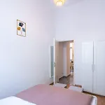Central- Quiet - Comfy Apartment