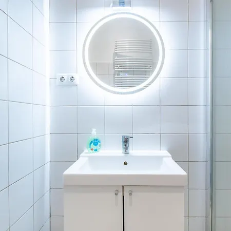 Central- Quiet - Comfy Apartament