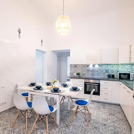 Central- Quiet - Comfy Apartament *